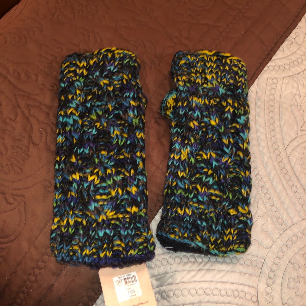 Earthbound knitted gloves